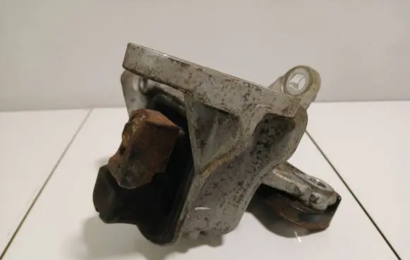 Honda CR-V Engine mounting bracket 526WY