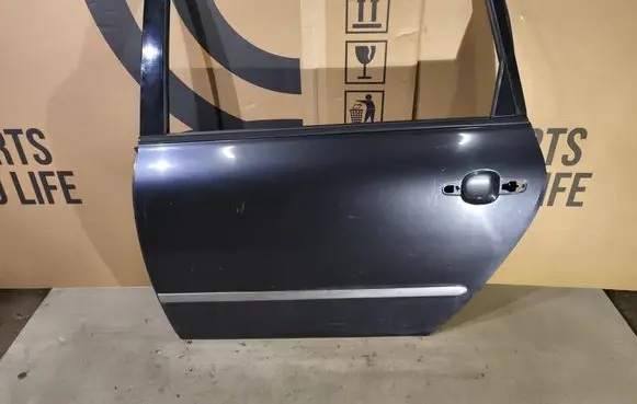 Toyota Avensis Verso Rear door 