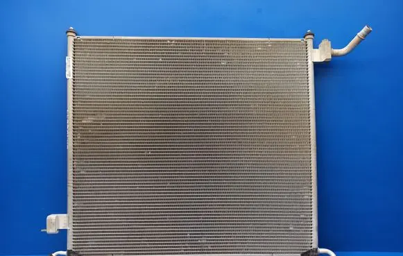 Land Rover Discovery 5 Coolant radiator LR106644