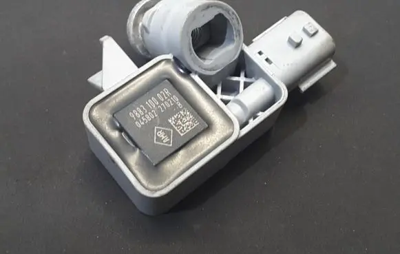 Renault Scenic III - Grand scenic III Airbag deployment crash/impact sensor 988310002R 045802270210