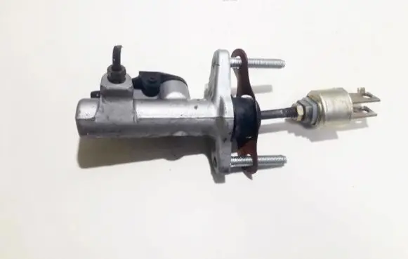 Toyota RAV 4 (XA20) Clutch master cylinder