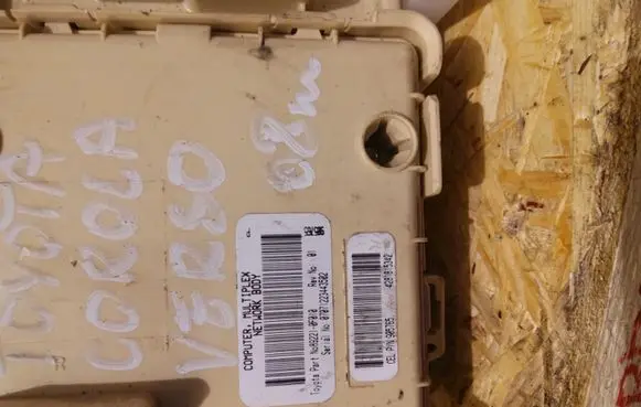 Toyota Corolla Verso AR10 Fuse module 892210F010