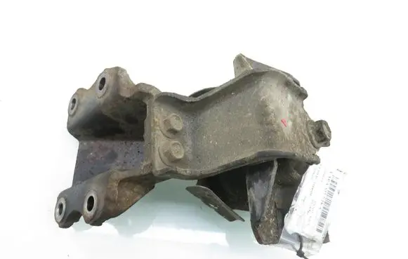 Nissan Pathfinder R51 Engine mounting bracket 