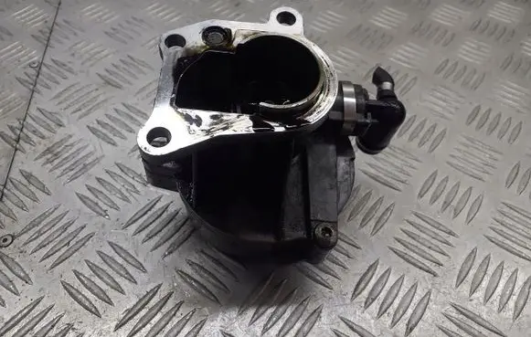 Renault Megane II Vacuum pump