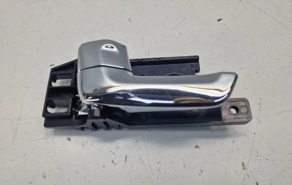 KIA Sportage Front door interior handle 826131F000