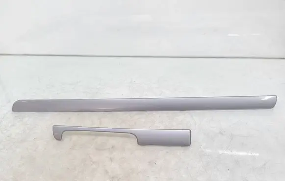 Dashboard glove box trim
