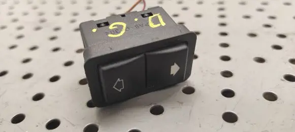 BMW 5 E39 Electric window control switch 8368894