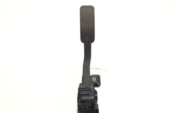 Accelerator throttle pedal