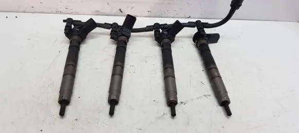 Volkswagen PASSAT B6 Fuel injector 03L130277