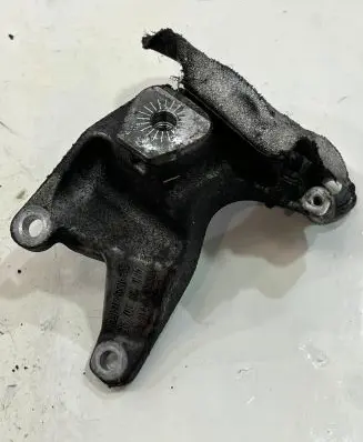 Audi A8 S8 D4 4H Engine mounting bracket 4H0199307AC