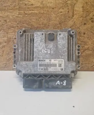 Opel Zafira B Engine control unit/module 55205620 1039S15501 0281013567
