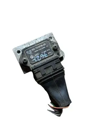 Audi 80 90 B3 Ignition amplifier control unit 211905351D