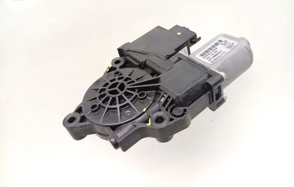 KIA Sportage Front door window regulator motor 82450F1010 6B29 001100622013