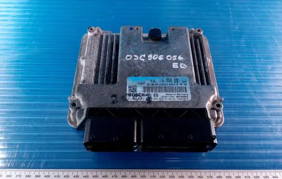 Volkswagen Golf V Engine control unit/module 03C906056
