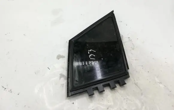 Toyota Corolla Verso E121 Front door vent window glass four-door 43R00097