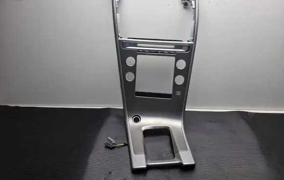 Volvo XC60 Radio/GPS head unit trim 30791824 6G9N19C734