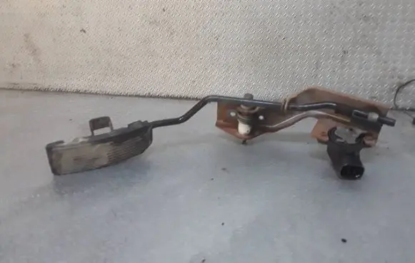 Nissan X-Trail T30 Accelerator throttle pedal 