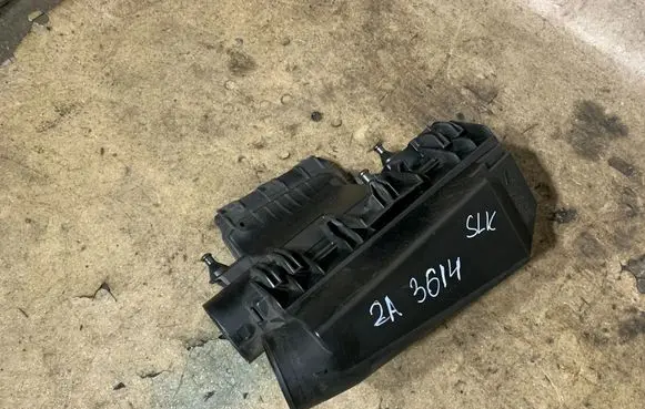 Mercedes-Benz SLK R172 Air filter box A2710901601