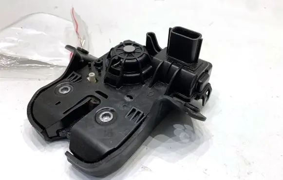 Nissan Qashqai J12 Tailgate exterior lock 905030754R