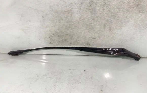 Opel Zafira B Front wiper blade arm 13145563