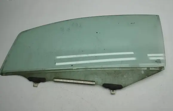 Toyota Yaris Front door window/glass (coupe) 