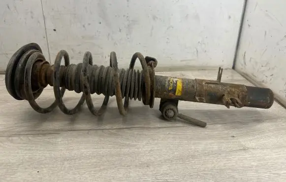 Front shock absorber with coil spring