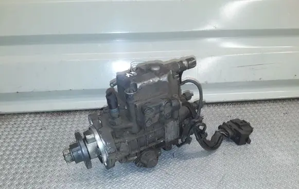 Audi A3 S3 8L Fuel injection high pressure pump 038130107D 0460404977