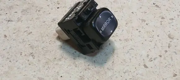 Toyota Yaris Verso Wing mirror switch 1835471