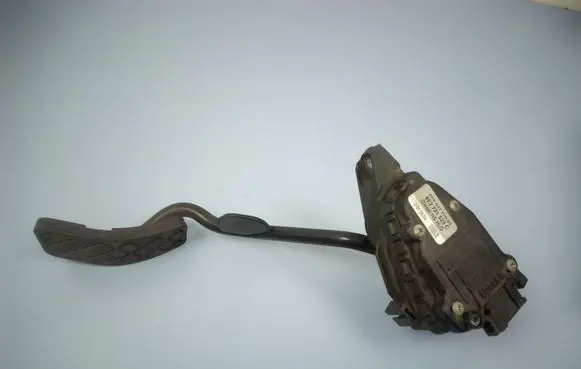 Volkswagen PASSAT B5.5 Accelerator throttle pedal 8E2721523C