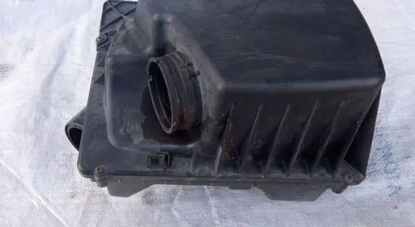 Opel Zafira B Air filter box 