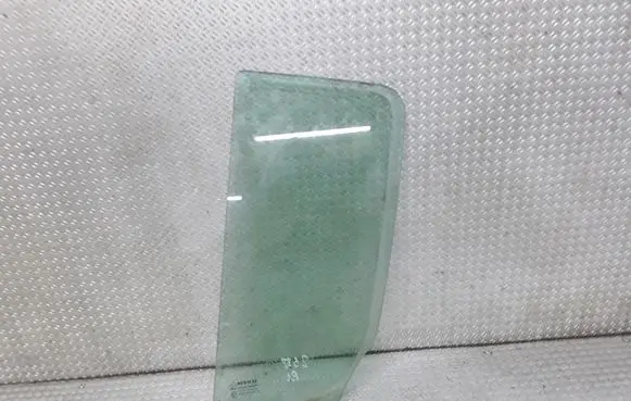 Renault Modus Rear vent window glass 