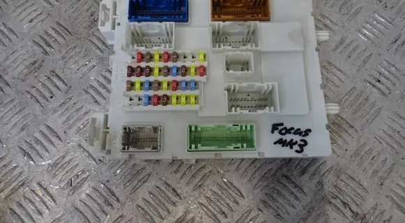 Ford Focus Fuse box set GV6T-14A03-EF
