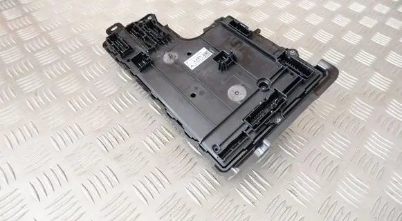 Tesla Model Y Comfort/convenience module 149784739D 149785100C 149785000D