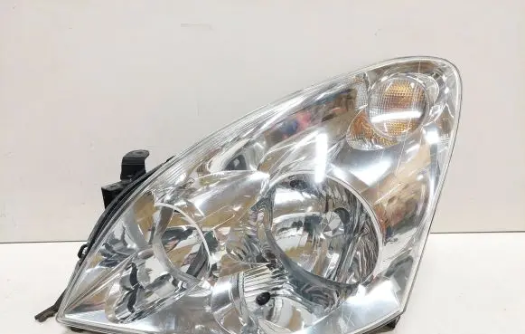 Toyota Corolla Verso E121 Headlight/headlamp E110683 000102 7357230400