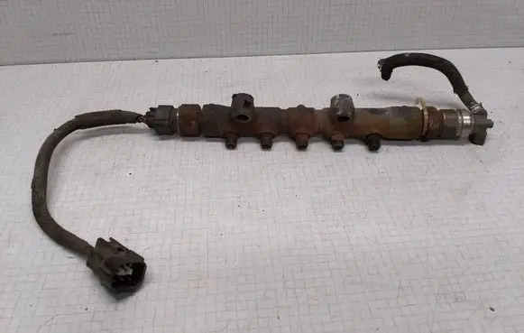 Toyota Avensis T250 Fuel main line pipe
