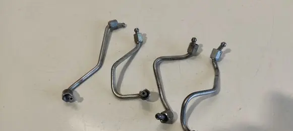 Fuel injector supply line/pipe