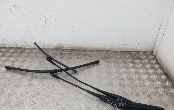Ford Focus Windshield/front glass wiper blade 4M5117526AB