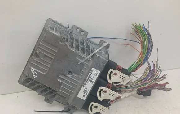 Ford Focus Engine control unit/module S180133062A AV6112A650BVA