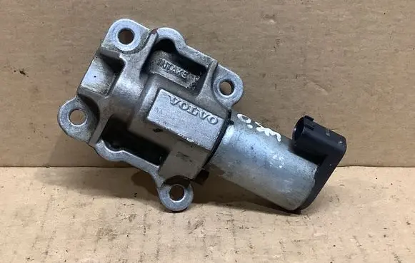 Volvo V70 Camshaft vanos timing valve 8670421