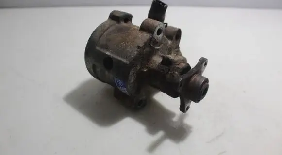 Renault Laguna I Power steering pump 26069257