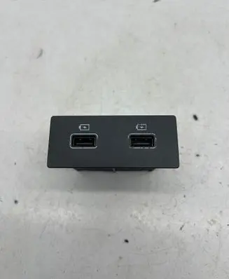 Renault Megane IV USB socket connector 280230033R 33352441 33352432