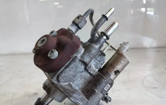 Opel Mokka Fuel injection high pressure pump 55586499