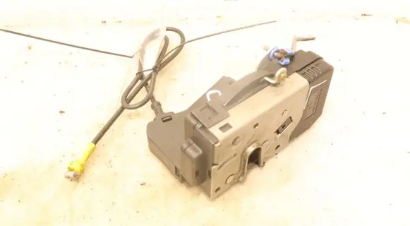 Opel Vivaro Front door lock