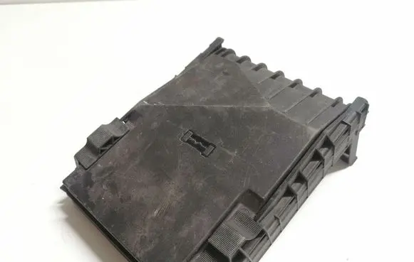 Volkswagen Golf VII Fuse box cover 1K0937132F