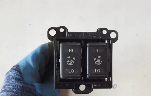 Nissan Juke I F15 Seat heating switch 