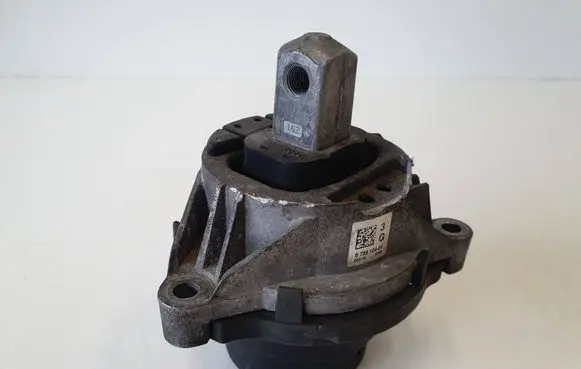 Engine mount bracket