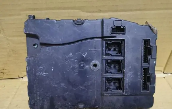 Renault Scenic II - Grand scenic II Fuse box set 8200606830