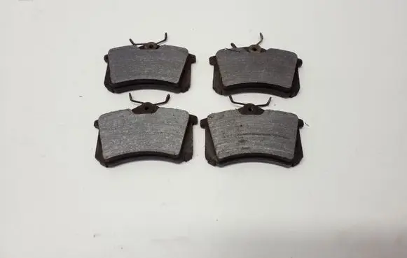 Volkswagen Jetta VI Brake pads (rear) 