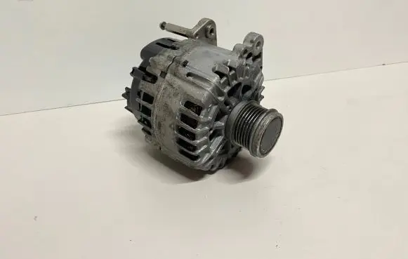 Skoda Kodiaq Generator/alternator 04L903021D 04L903021