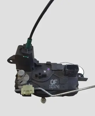 Opel Zafira B Front door lock 13210748